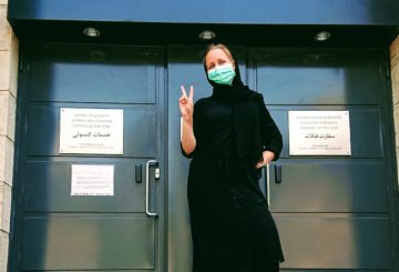 COVID-19-epidemia näkyy Teheranin katukuvassa muun muassa kasvomaskien muodossa ja niiden käyttöä edellytetään julkisissa tiloissa.