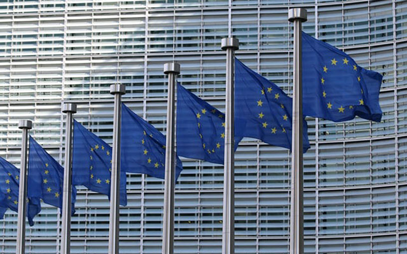 Eu:n lippuja salossa Berlaymont-rakennuksen edessä. 