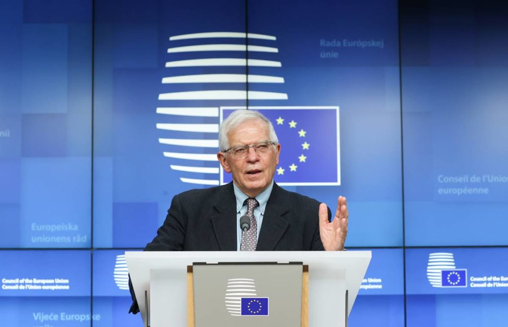 EU:n ulkoasioiden ja turvallisuuspolitiikan korkea edustaja Josep Borrell Fontelles pitää puhetta