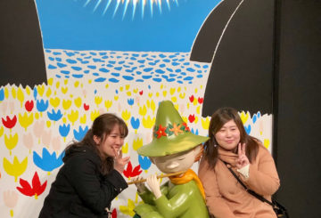Kokemus-nimisessä museorakennuksessa sijaitseva muumeista ja Tove Janssonista kertova näyttely vetää puoleensa japanilaisia faneja. Nuuskamuikkunen on yksi suosikkihahmoista. Kuva: Markus Kokko.