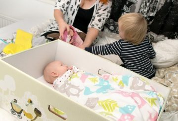 Kelan äitiyspakkaus. Kuva: Annika Söderholm/Kela.