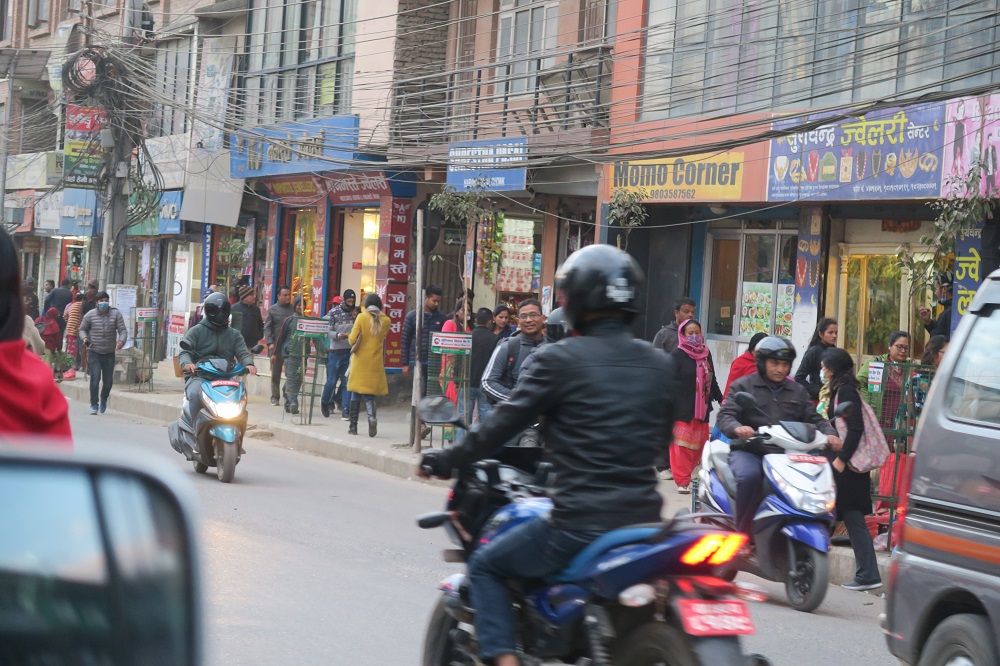 Katuvilinää Kathmandussa marraskuussa 2019. Kuva: Hanna Päivärinta/UM