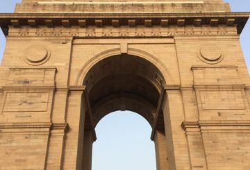 New Delhissä paraatipaikalla seisova India Gate muistuttaa Intian itsenäisyystaistelusta. Kuva: Milla Toivanen