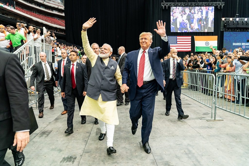 Pääministeri Modi osallistui YK:n ilmastokokoukseen New Yorkissa. Samalla matkalla hän tervehti intialaista diasporaa Howdy Modi -tapahtumassa Houstonissa. Mukana oli myös presidentti Trump. Kuva: Flickr/White House.