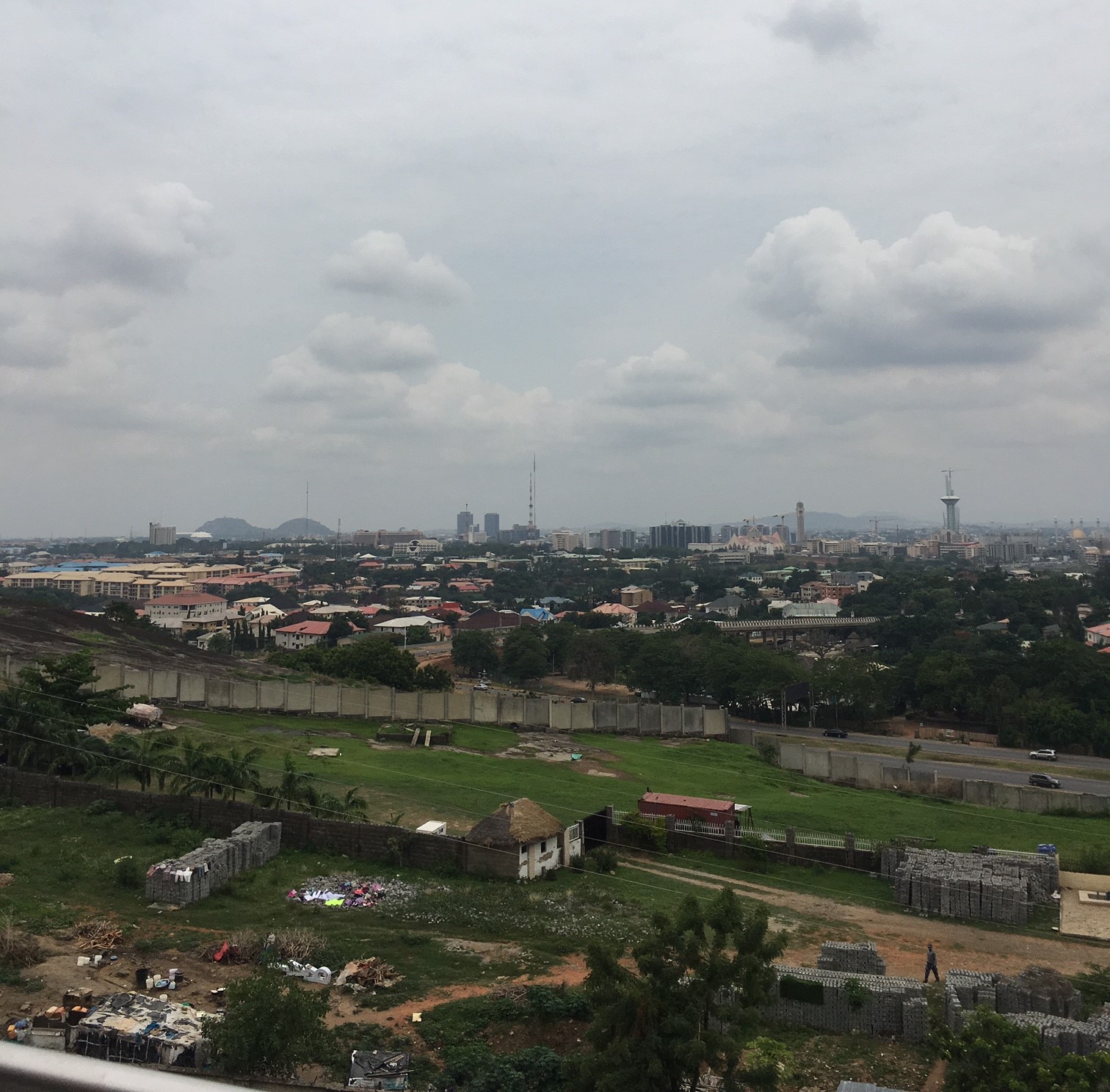 Kaupunkikuvaa Nigeriasta, Abujasta. Kuva: Verna Leinonen