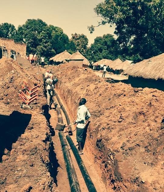 Konflikteista toipuvassa Etelä-Sudanissa Yein kaltaiset maaseudun pikkukaupungit pääsevät puhtaan veden jakelun piiriin Suomen ja Saksan kehitysyhteistyön avustuksella. Kuva: Matti Karvanen