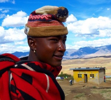 Eteläisen Afrikan Lohikäärmevuorilla sijaitsevan Lesothon kuningaskunnassa elämä on verrattain askeettista, mutta ihmiset vaikuttavat silti tyytyväisiltä. Kuva: Matti Karvanen