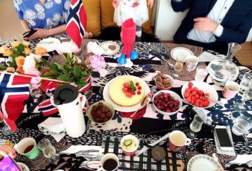 Perinteinen 17. mai aamupala toteutuu tänäkin vuonna monessa norjalaisessa perheessä.
