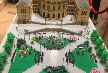 Norjan suurkäräjien lego-palikoista rakennettu pienoismalli.