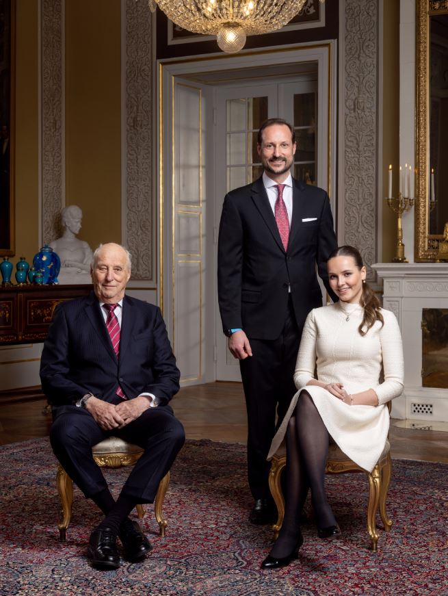 Kuvassa kolme sukupolvea. Vasemmalta: Kuningas Haral V, kruununprinssi Haakon ja prinsessa Ingrid Alexandra. Kuva: Kimm Saatvedt, Det kongelige hoff.