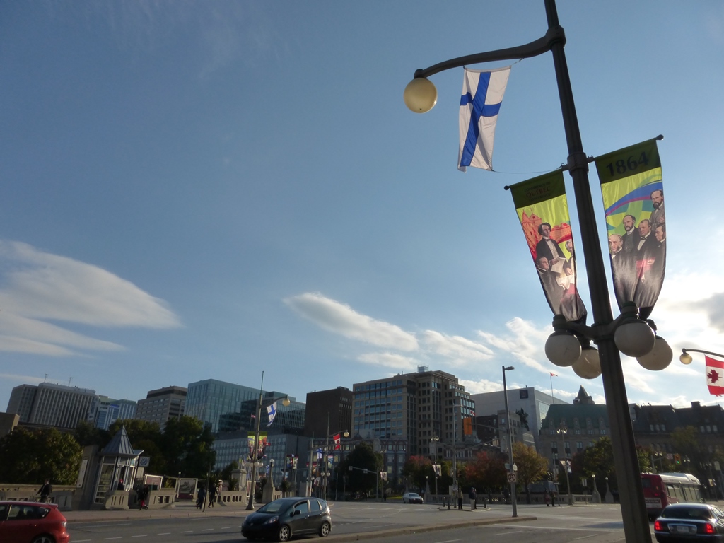 Syksyllä 2014 Ottawa koristeltiin Suomen lipuin presidentti Sauli Niinistön ja Jenni Haukion valtiovierailun kunniaksi.