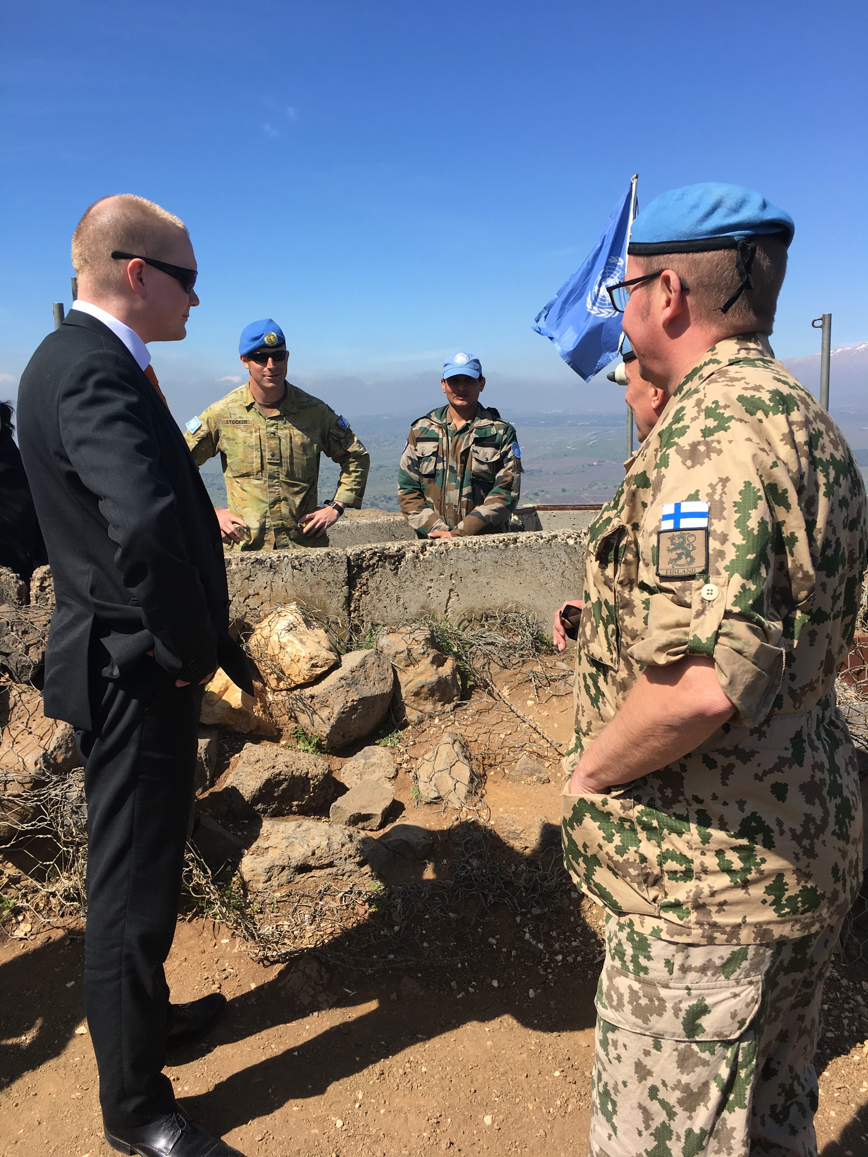 Ulkoministerin valtiosihteeri Samuli Virtanen tutustumassa UNDOF-operaatioon. Kuva: Anu Saarela