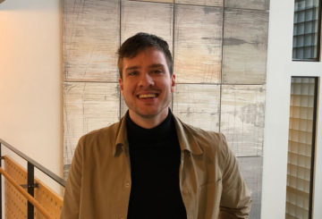 Mikko Mäkitalo arbetar som kommunikationskoordinator och översättare vid Finlands ambassad i Stockholm