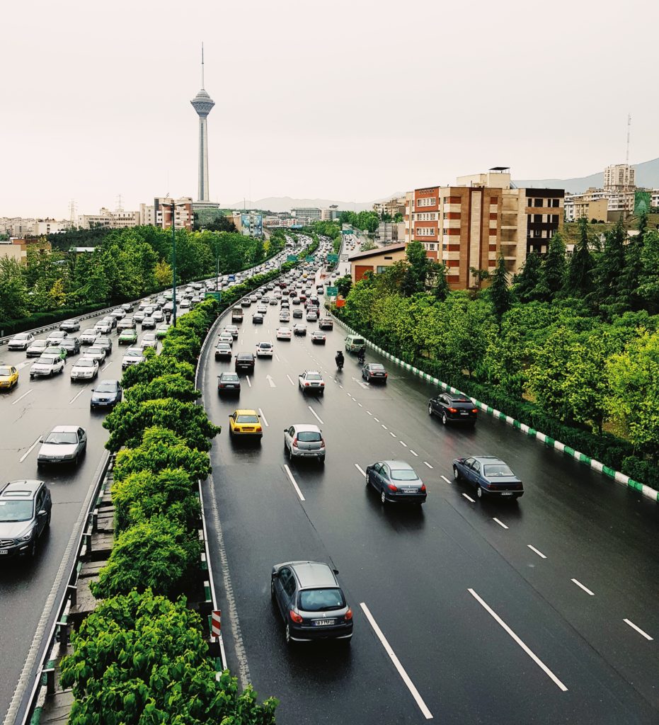 Moottoritie Teheranissa Iranissa. 